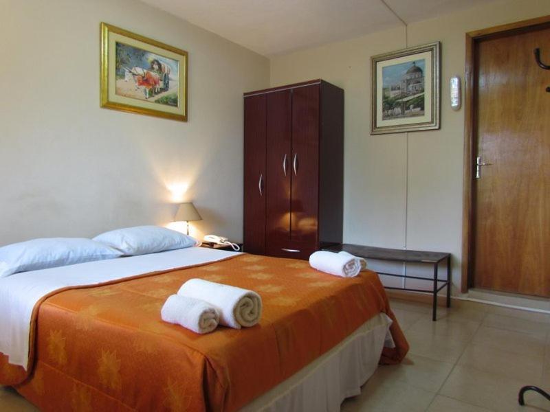أسونسيون Hostal Casa Suiza المظهر الخارجي الصورة